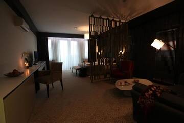 Фото номера Двухместный номер Делюкс с 1 кроватью и балконом Отель Hotel Orhideea г. Негрешти-Оаш 32